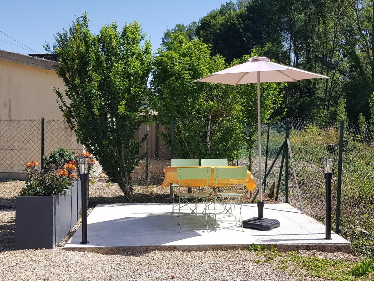 Agreable Petite Maison Proche Joigny Chamvres Екстер'єр фото